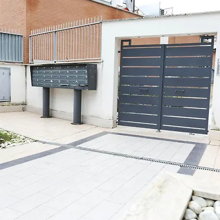 Al Gemelli 2 Garage E Giardino Apartment Rome