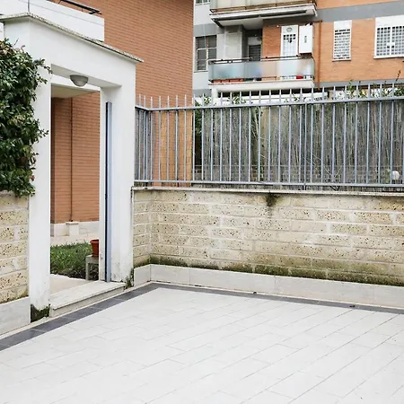 Apartment Al Gemelli 2 Garage E Giardino Rome